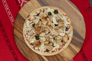 Pizza Kiwan's cu pui  Ø27cm si sos la alegere