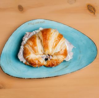 Croissant vitel tone