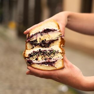 Hokkaido with turkey and caramelized onion