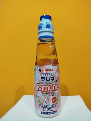 Ramune Japonés De Fresa (330 Ml.)