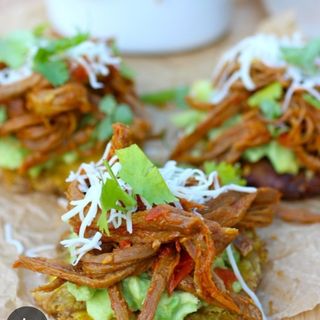 Patacones al compartir con mix de ternera y pollo (4 uds.)