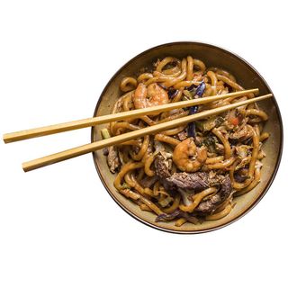 Makaron sojowy smażony z wołowiną