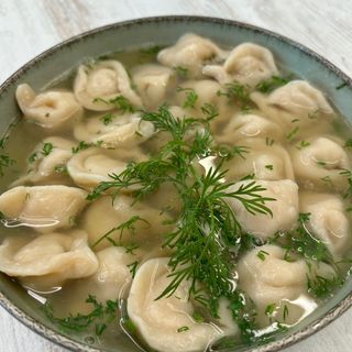 Пельмені з яловичиною та свининою (бульйон)