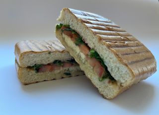 Паніні з моцарелою