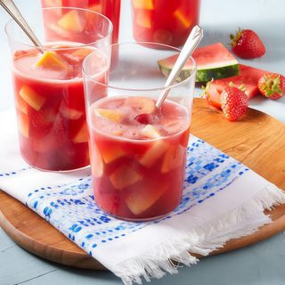 Salpicón de frutas con leche condensada