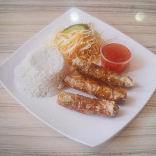 Sajgonki 3szt z surówką 300g