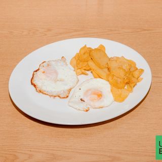 Huevos Fritos (2 Uds.) Y Patatas Fritas