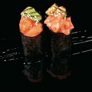 116-Gunkan De Salmón Y Aguacate (1 Ud.)