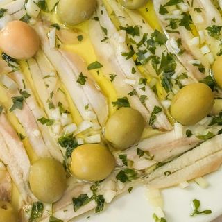 28. Boquerones en vinagre