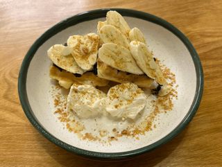 Вафля з нутелою бананом та горіхами (270g)