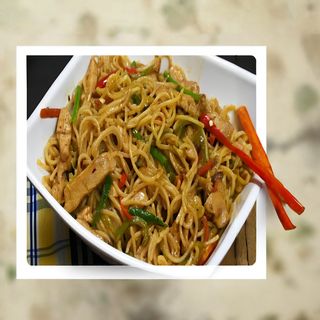Stir fried noodles with fried eggs and chicken