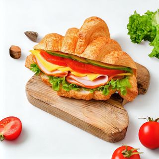 Կրուասան խոզապուխտով