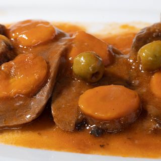 Lengua de ternera en salsa