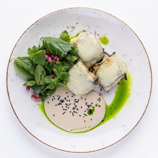 Бадріджані квітарі  з перцевим соусом