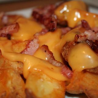 Patatas con Bacon y Queso