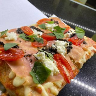 Pizza de Fiambre, Trufas e Queijo Ricotta