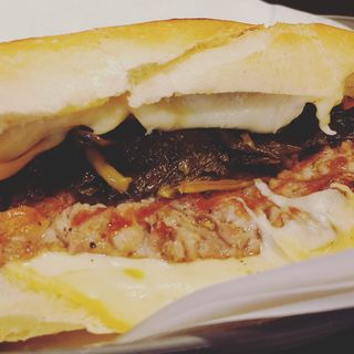 Panino salsiccia  , scamorza e friarielli