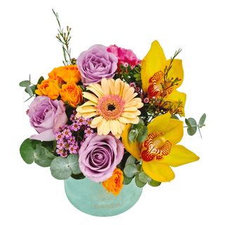 Cutie cu trandafiri, orhidee si minirosa