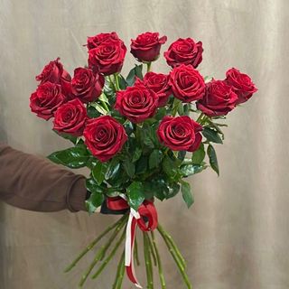Букет з 15 Нідерландських троянд під стрічку