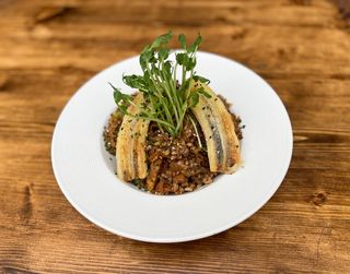 Wok estilo asiatico de kimchi y tempe con arroz integral