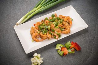 S36 Gamberi con cipollini, sale e pepe