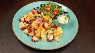 Salată de caracatiță cu cartofi