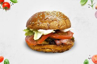 Бургер з яловичою котлетою та беконом (265г)