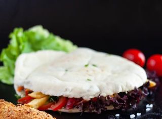 Pita cu snitel de pui