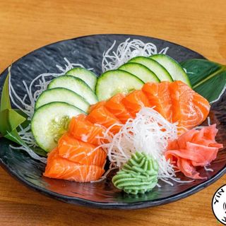 SASHIMI SALMON 8 PCS