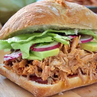 Bocadillo pulled pork 
