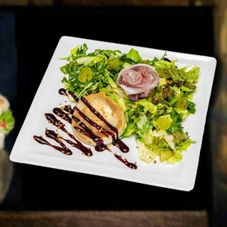 Салата с Козе сирене и Прошуто