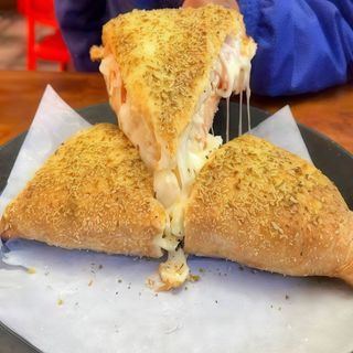 CALZONE TROPICAL PIZZA