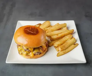 Hamburguesa Con Bacon Y Cheddar
