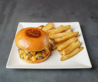 Hamburguesa Con Bacon Y Cheddar