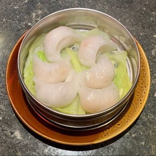 7B. Gyozas De Gambas Y Caldo De Carne Al Vapor (6 Uds.)