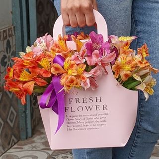 ჩანთა მრავალფეროვანი ალსტრომერიებით 2304