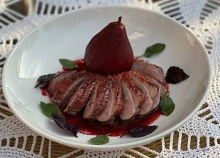 Качине філе з грушею