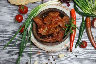 ხბოს ნეკნი აჯიკით