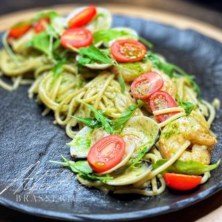 Linguini cu creveti si vongole in sos de vin si unt 450g