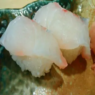 33. Nigiri lubina