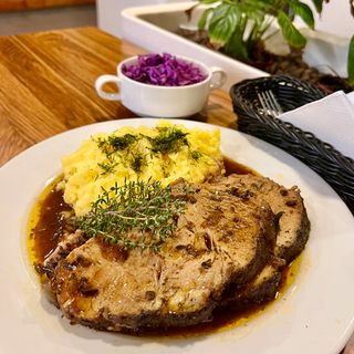 Pieczeń z karkówki w sosie po staropolsku