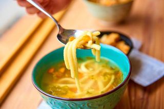 Supa de pui cu taitei 560 ML