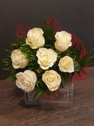 Buchet 7 trandafiri albi