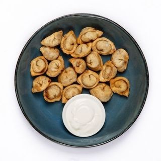 Пельмени жареные со сметаной