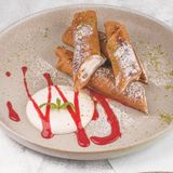 Блинчики с творожной начинкой и сметанным кремом (150 гр.)