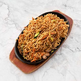 33. Tie Pan De Tallarines Chinos Con Ternera