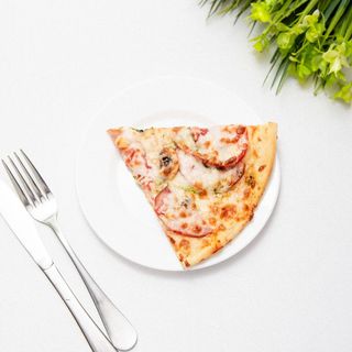 Піца Капричеза шматочок 