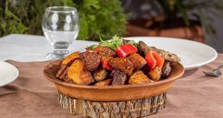 ოჯახური ხბოს ხორცით  