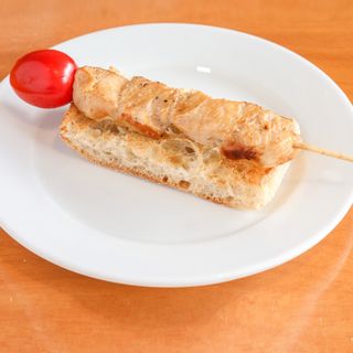 Montadito de brocheta de pollo (1 ud.)