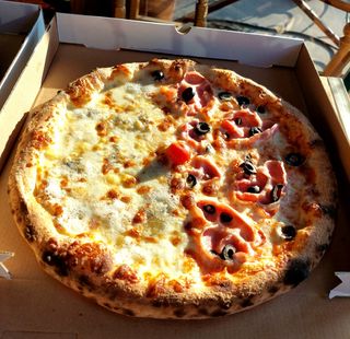 ააწყვეთ პიცა 8 ნაჭრიანი